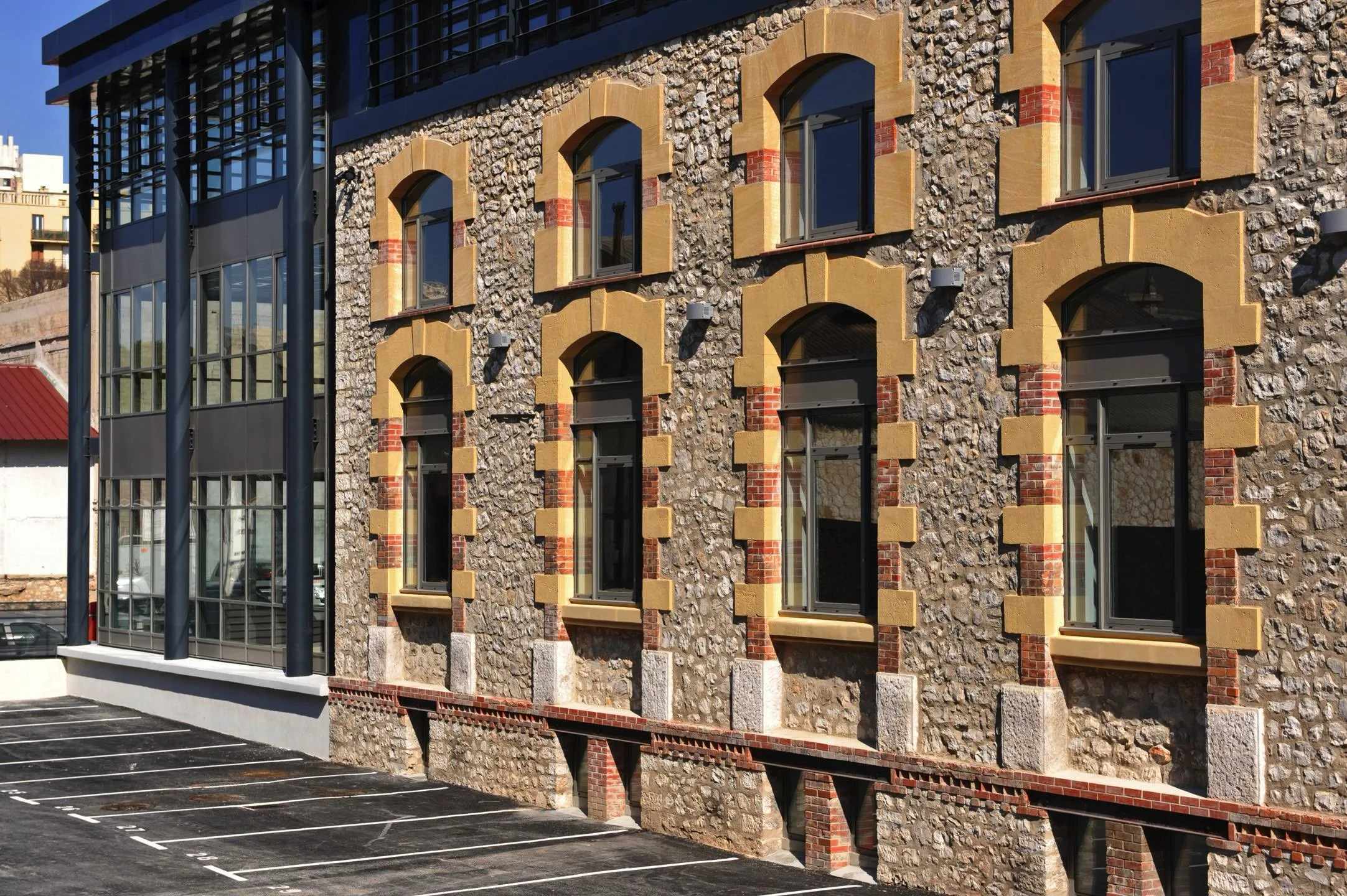 Extension et réhabilitation d’un immeuble de bureaux — Marseille (13) (photo 4)