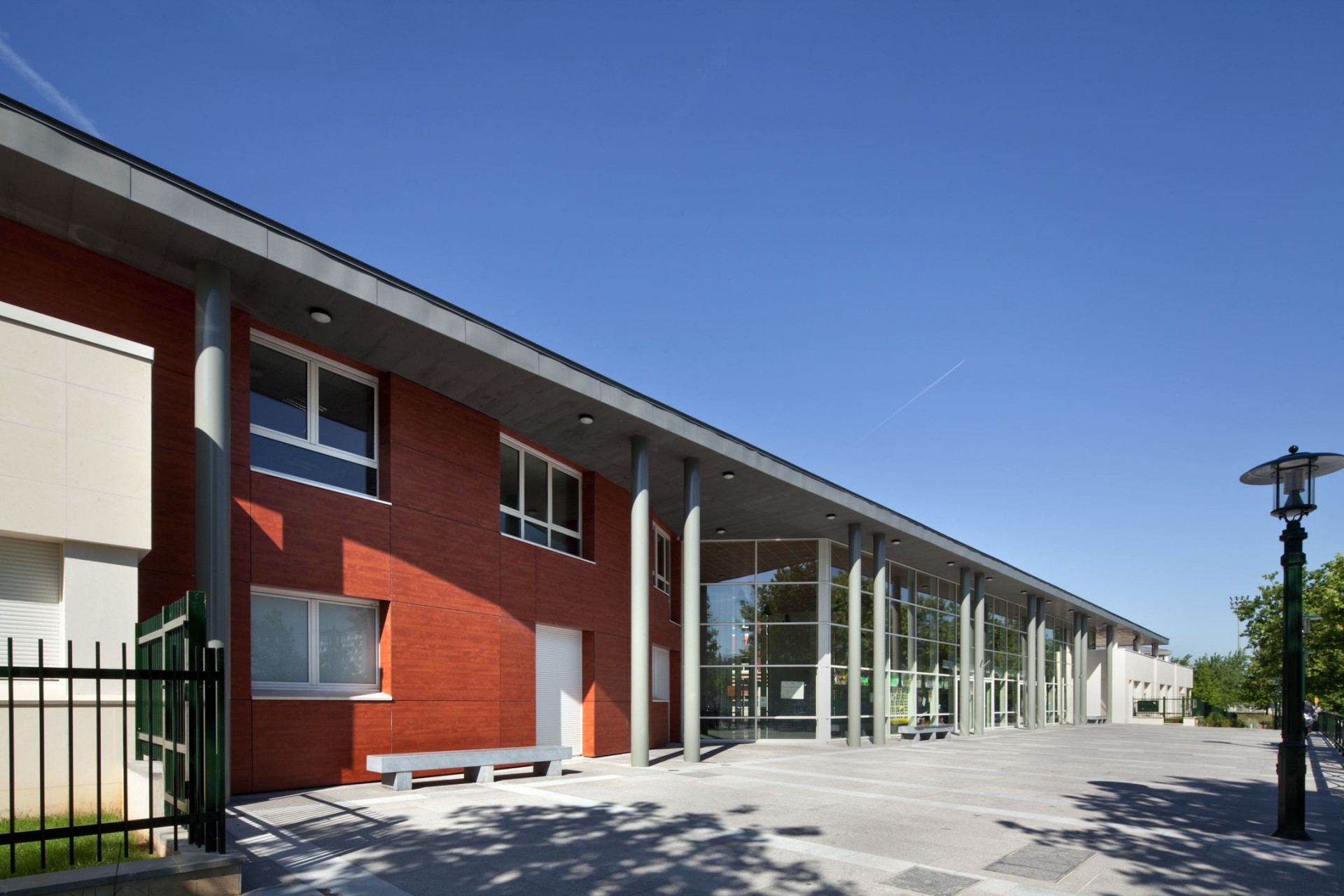Cité scolaire Louis Hachette, Le Plessis-Robinson